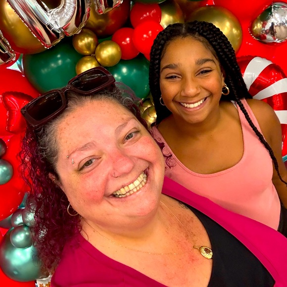 Meet your Posher, Danielle - Picture 1 of 1